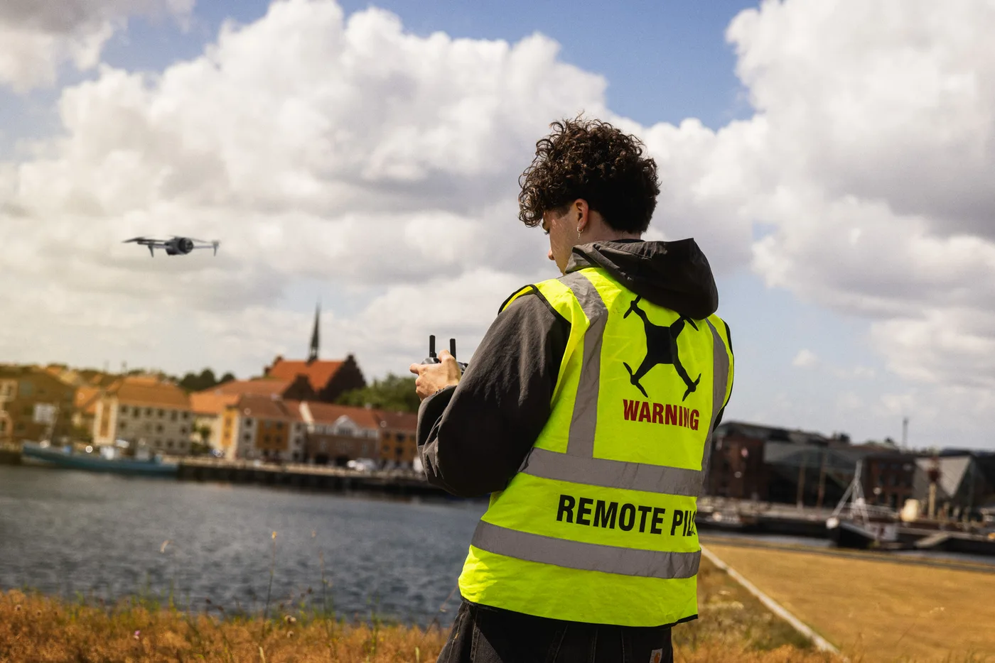 a-round arbejder med drone